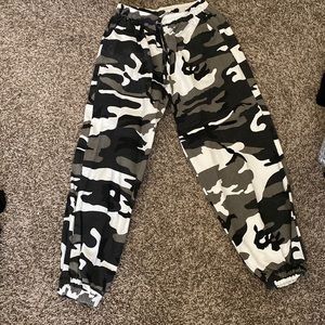black camo khaki jogger, size small